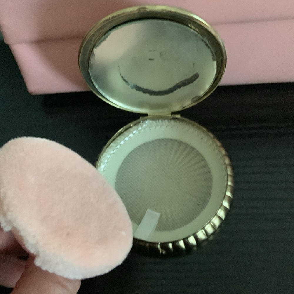 Vintage Pink Majestic Clutch with Comb and Compact - Picture 10 of 11